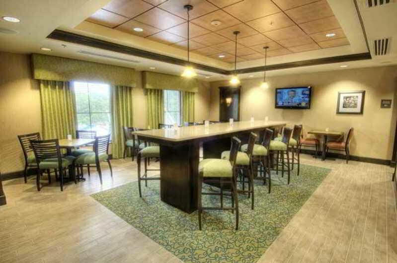 Hampton Inn & Suites Gainesville Downtown Exterior foto